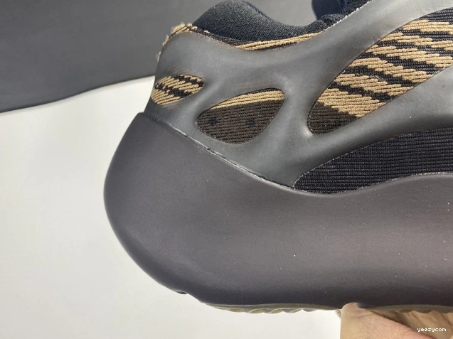 ADIDAS 700 YEEZY GY0189 V3 0915